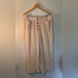 Women’s cropped wide leg striped button detail pants size 2X